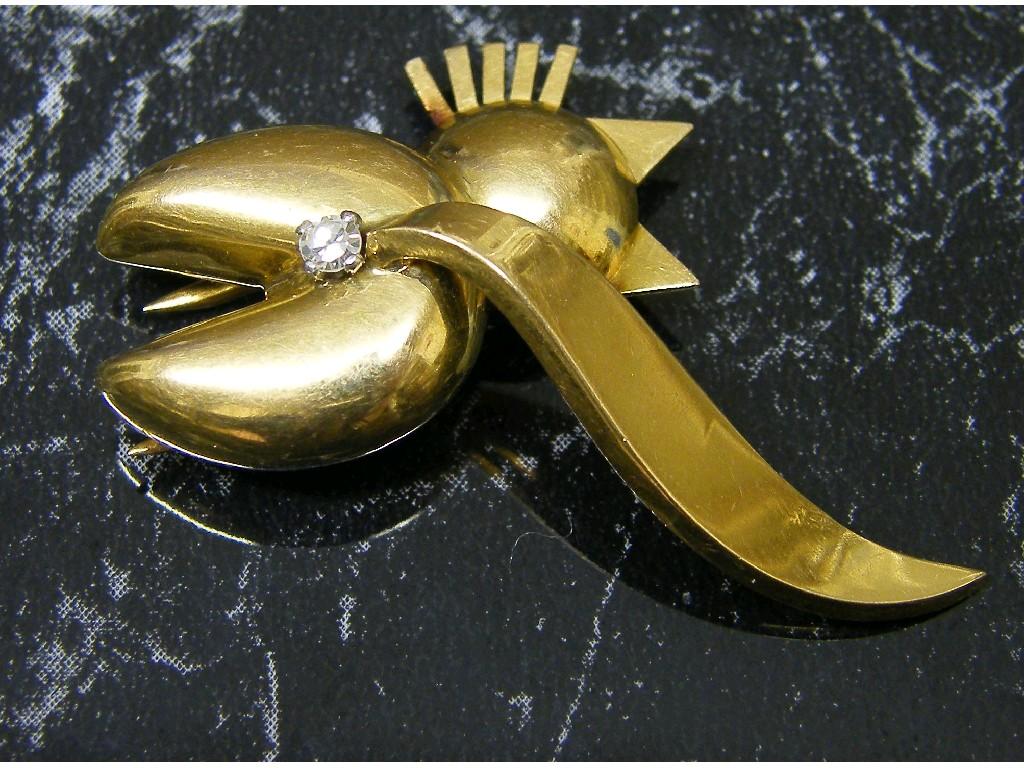 Appraisal: Yellow gold novelty brooch modelled as a cat and set