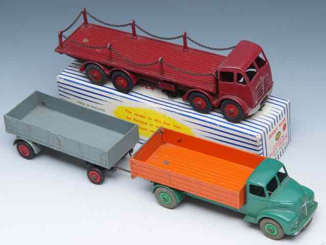 Appraisal: A DINKY TOYS LEYLAND COMET unboxed together with a Dinky