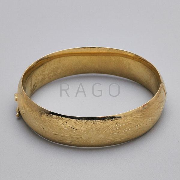 Appraisal: K YELLOW GOLD HINGED BANGLE Condition Report