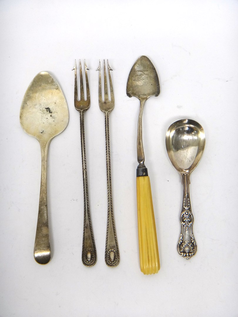 Appraisal: Silver and silver mounted wares comprising a butter spade having