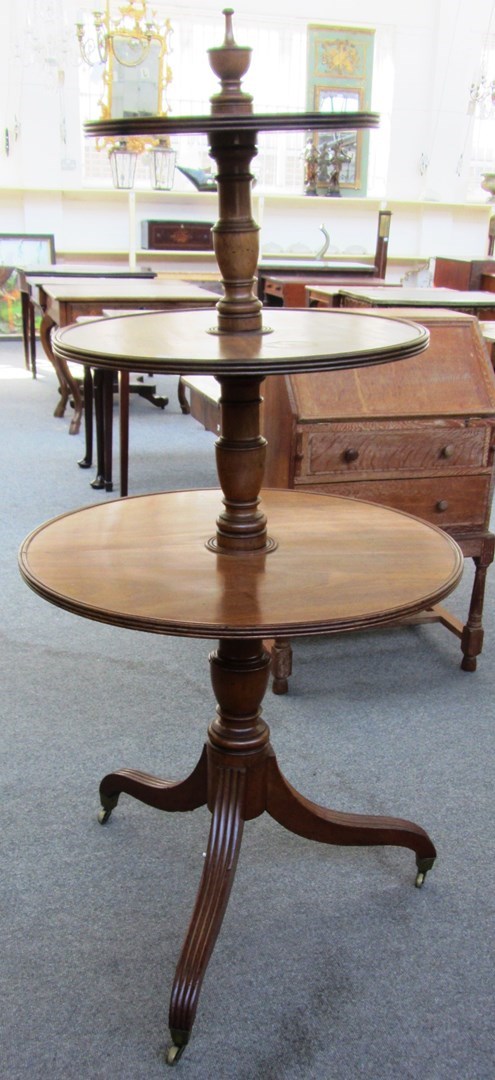 Appraisal: A George III mahogany circular three tier dumb waiter on