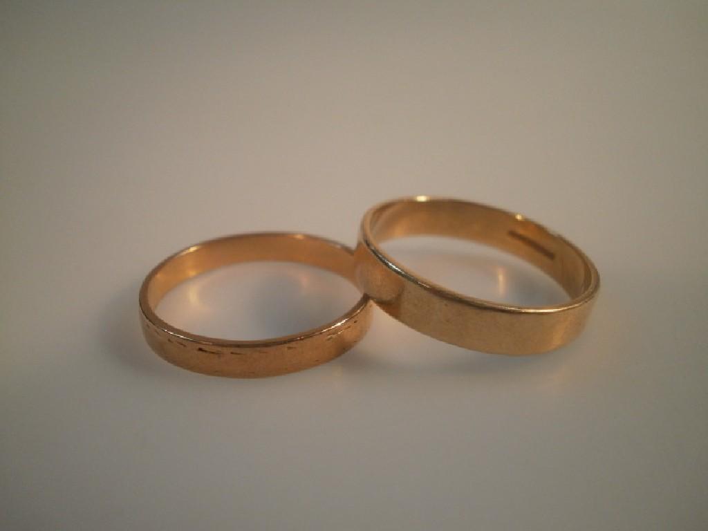 Appraisal: A ct wedding band g together with an ct gold