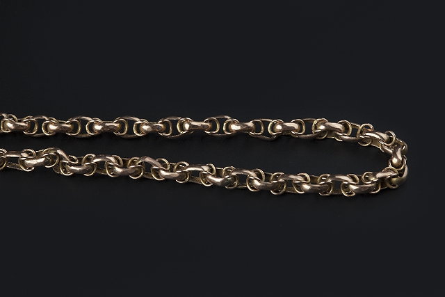 Appraisal: A YELLOW PRECIOUS METAL CHAIN composed of fancy links length