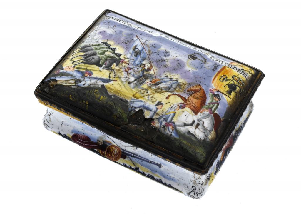 Appraisal: A RUSSIAN ENAMEL COMMEMORATIVE SNUFF BOX ST PETERSBERG painted in