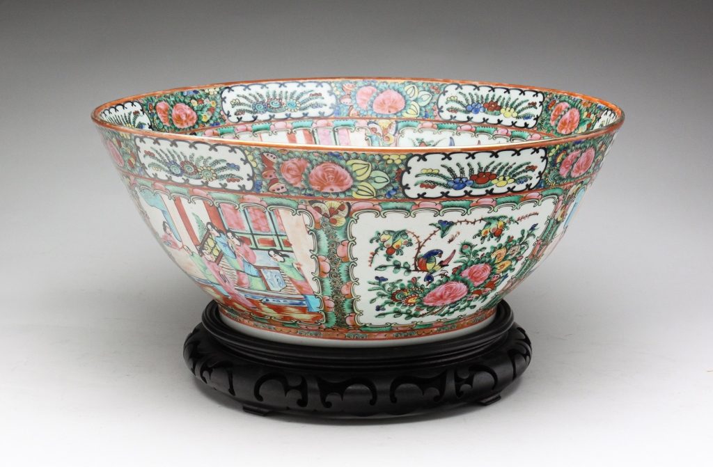 Appraisal: Twentieth century Large bowl with rose medallion decoration Wooden stand