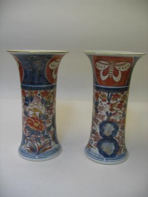 Appraisal: A PAIR OF IMARI VASES c of trumpet form painted