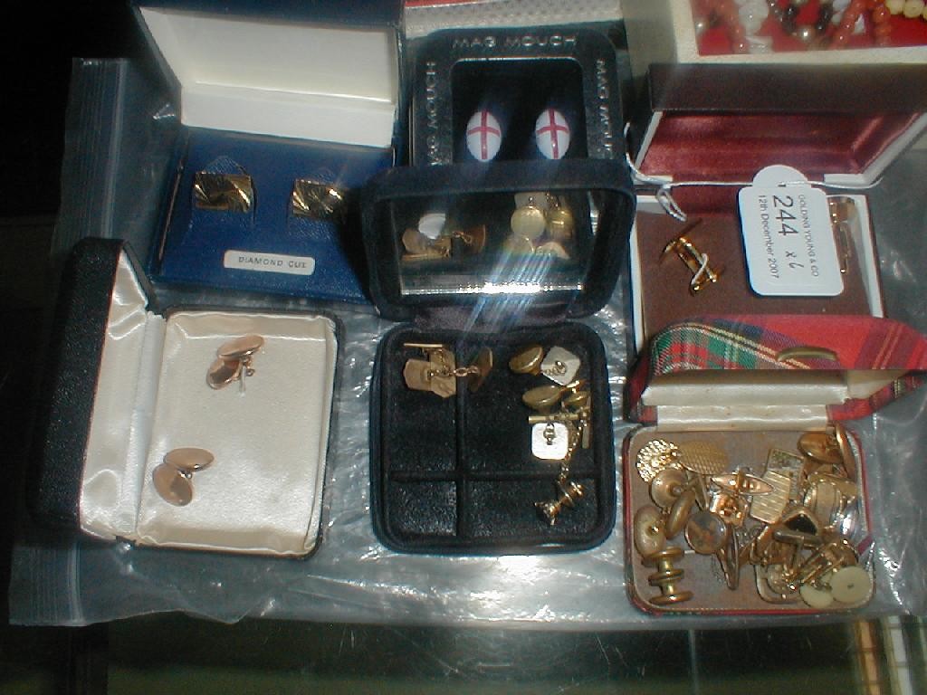 Appraisal: A quantity of cuff links