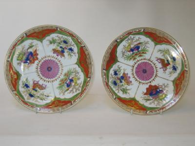 Appraisal: A PAIR OF CHAMBERLAINS WORCESTER PORCELAIN PLATES late th century