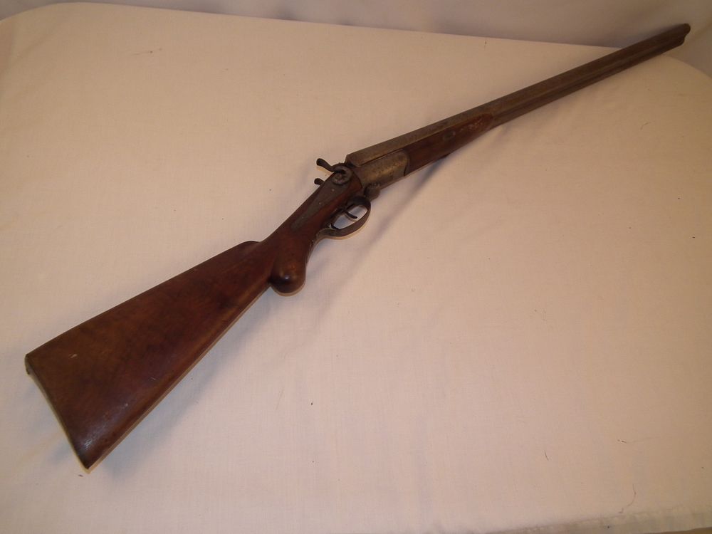 Appraisal: ANTIQUE DOUBLE BARREL SHOTGUN Antique English double barreled shotgun percussion