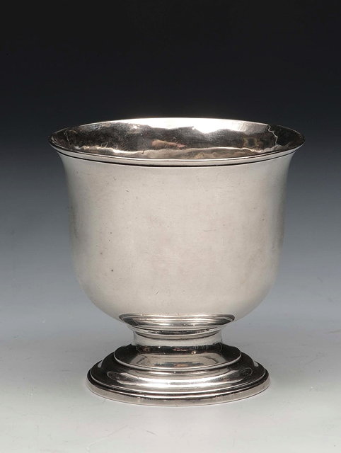 Appraisal: A GEORGE II SILVER DRAM CUP with flared bowl and