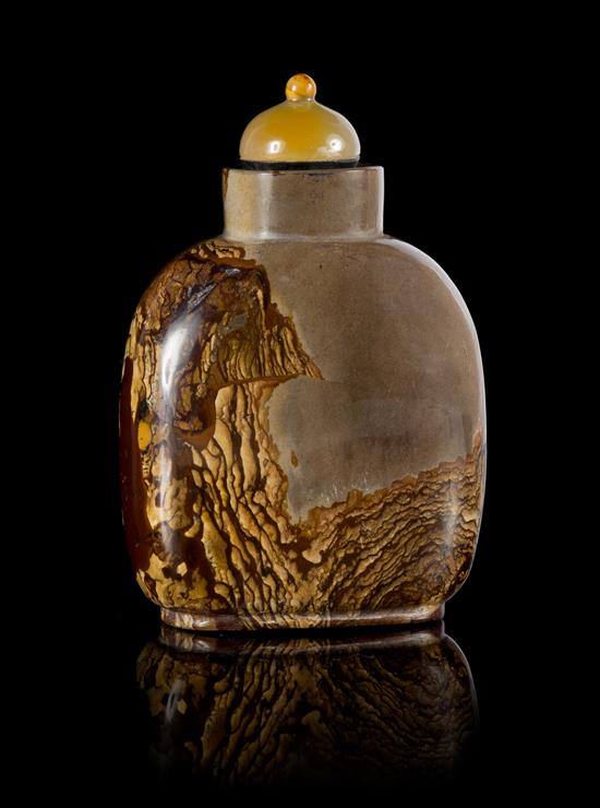 Appraisal: Sale Lot An Agate Snuff Bottle of flattened rounded rectangular