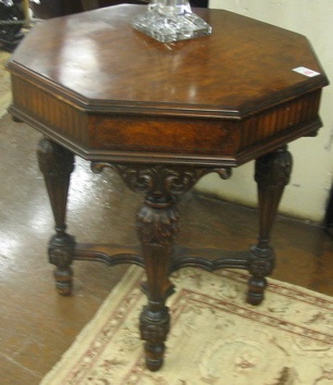 Appraisal: AN OCTAGONAL WALNUT AND BURL WALNUT LAMP TABLE English Restoration