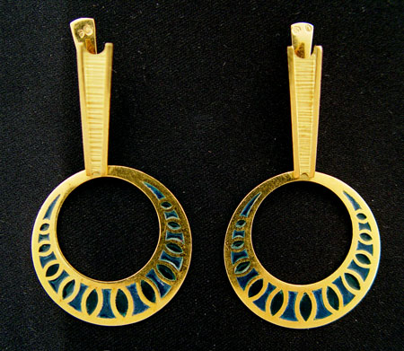 Appraisal: K PLIQU A JOUR EARRINGS K yellow gold earrings Tapered