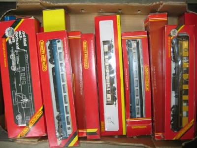 Appraisal: Thirteen coaches by Hornby and Lima including Super detail Pullmans