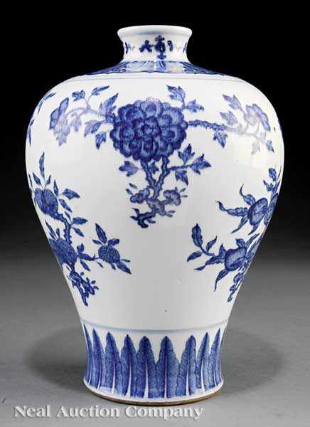 Appraisal: A Chinese Ming-Style Blue and White Porcelain Meiping Vase Qing