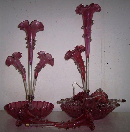 Appraisal: A cranberry glass epergne with frilled rim and a central