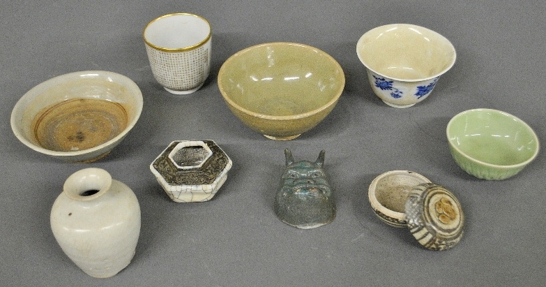 Appraisal: - Nine pieces of th th c Chinese porcelain to