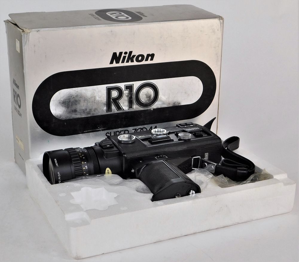 Appraisal: Nikon R Super Zoom mm Movie Camera Nikon R Super