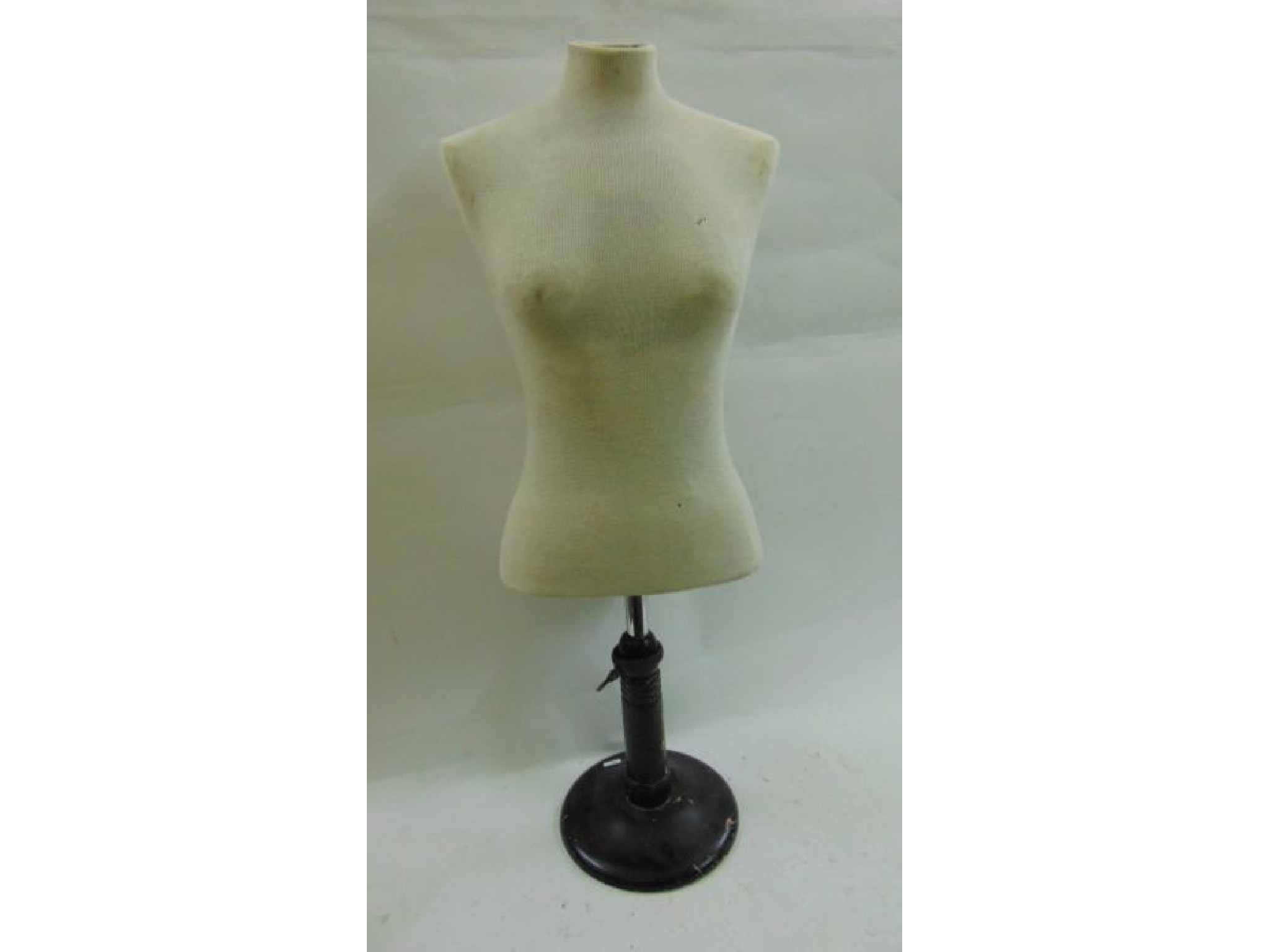 Appraisal: A vintage female manikin with adjustable framework