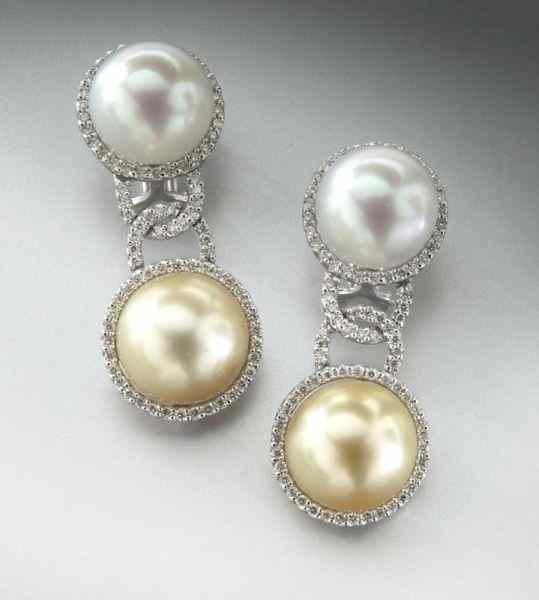 Appraisal: K gold diamond Golden and South Sea pearl ear-rings featuring