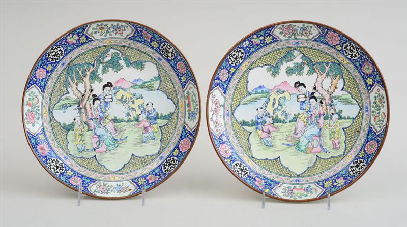 Appraisal: PAIR OF CANTON ENAMEL DEEP DISHES Showing mirror images of