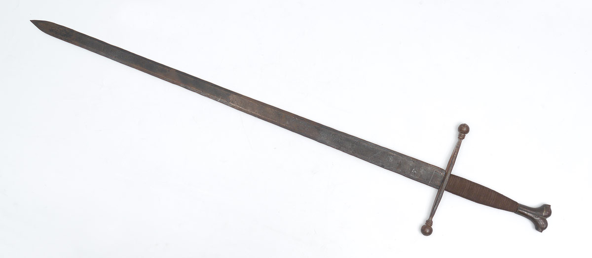 Appraisal: VICTORIAN MUSEUM COPY EUROPEAN LONG SWORD A th century reproduction