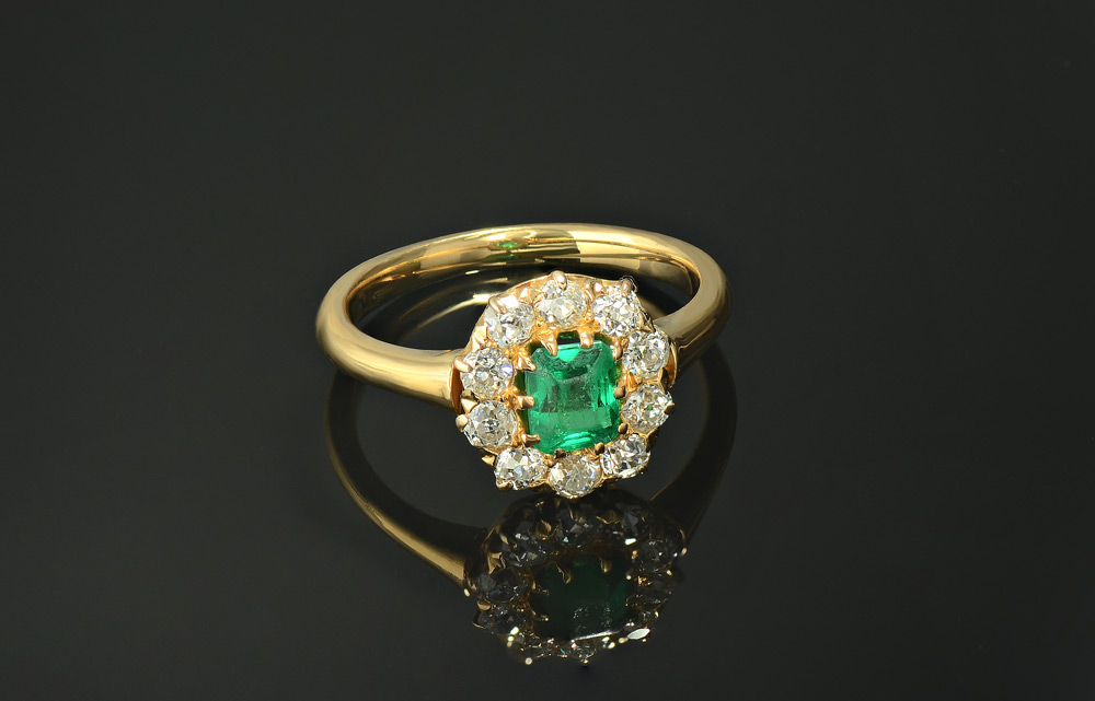 Appraisal: EMERALD DIAMOND VICTORIAN RING K yellow gold ring centering an