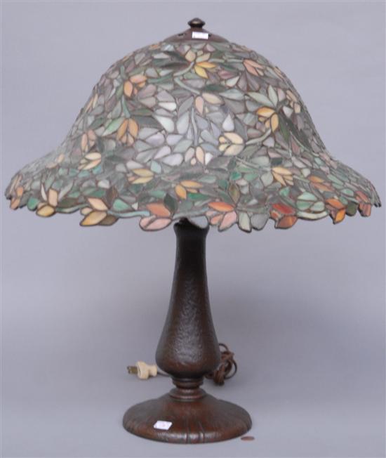 Appraisal: LEADED GLASS TABLE LAMP IN A FLORAL PATTERN Signed on