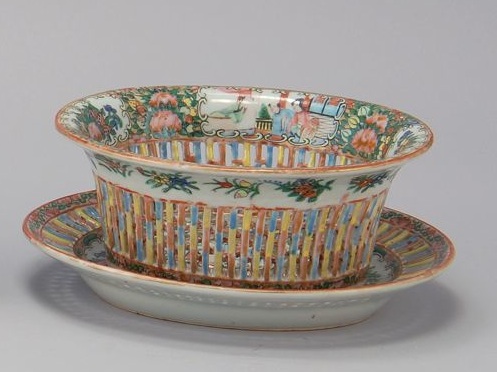 Appraisal: CHINESE EXPORT ROSE MEDALLION PORCELAIN FENESTRATED BASKET AND UNDERTRAY th