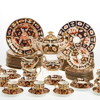 Appraisal: Assembled English Imari dinner service Assembled English Imari dinner service