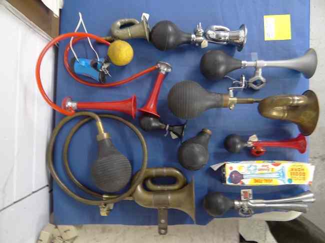 Appraisal: Bicycle horn lot including a collection of misc bulb horns