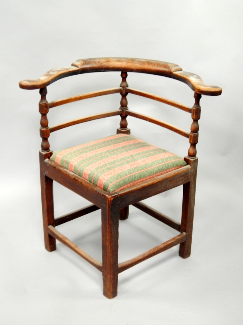 Appraisal: An thC elm corner chair with flat scroll arms and