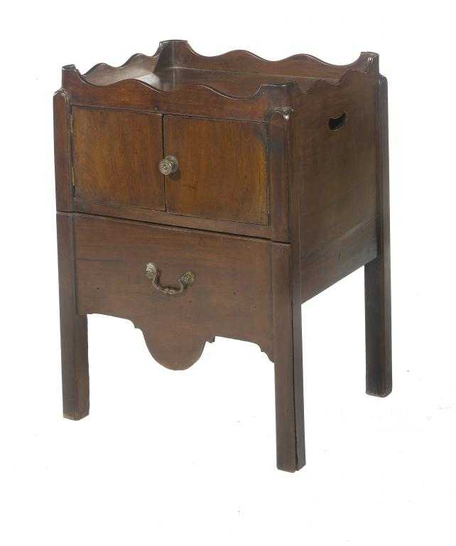 Appraisal: A GEORGE III MAHOGANY TRAY TOP BEDSIDE COMMODE enclosed by