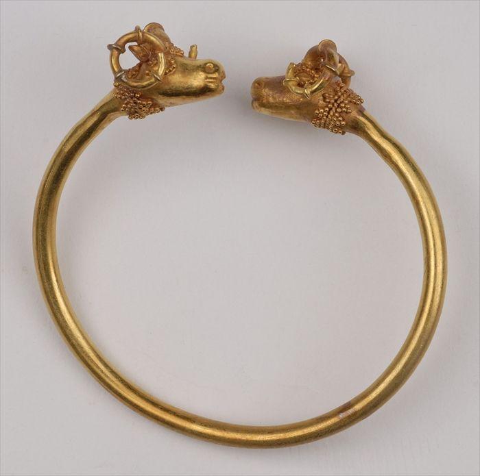 Appraisal: GOLD BRACELET WITH HORNED ANIMAL HEAD TERMINALS Provenance Property from