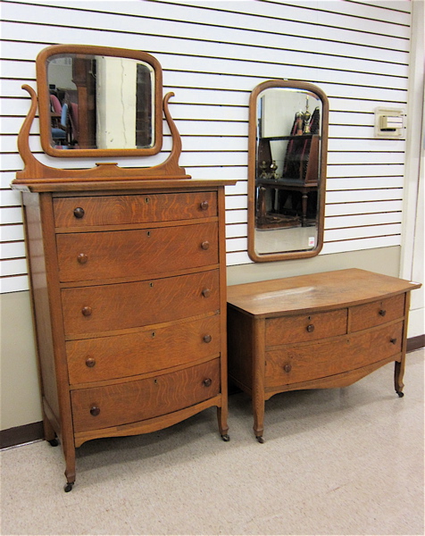 Appraisal: TWO-PIECE AMERICAN OAK BEDROOM FURNITURE SET tall bow-front -drawer dresser