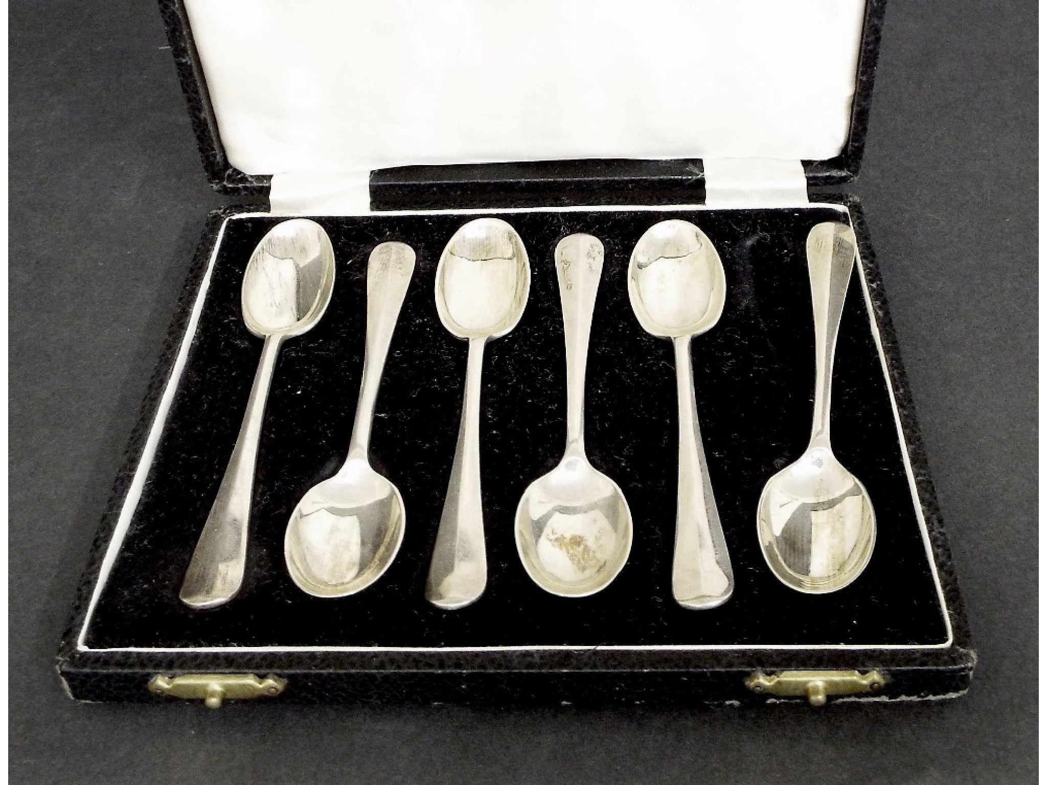 Appraisal: Mappin Webb cased set of six silver rat tail teaspoons