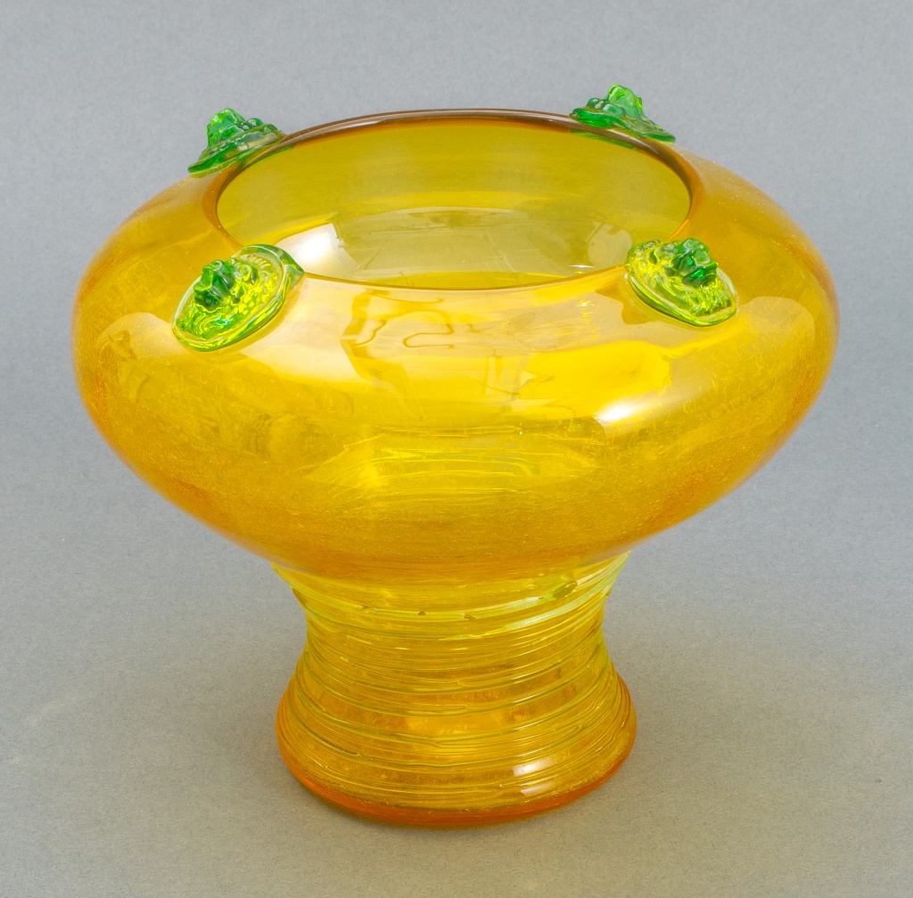 Appraisal: GINO CENEDESE ATTR MURANO GLASS LION URN VASE Gino Cenedese