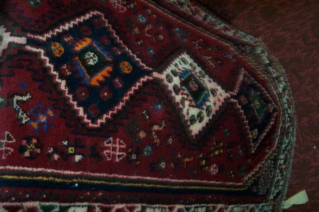 Appraisal: A red ground Eastern wool shiraz type runner with repeating