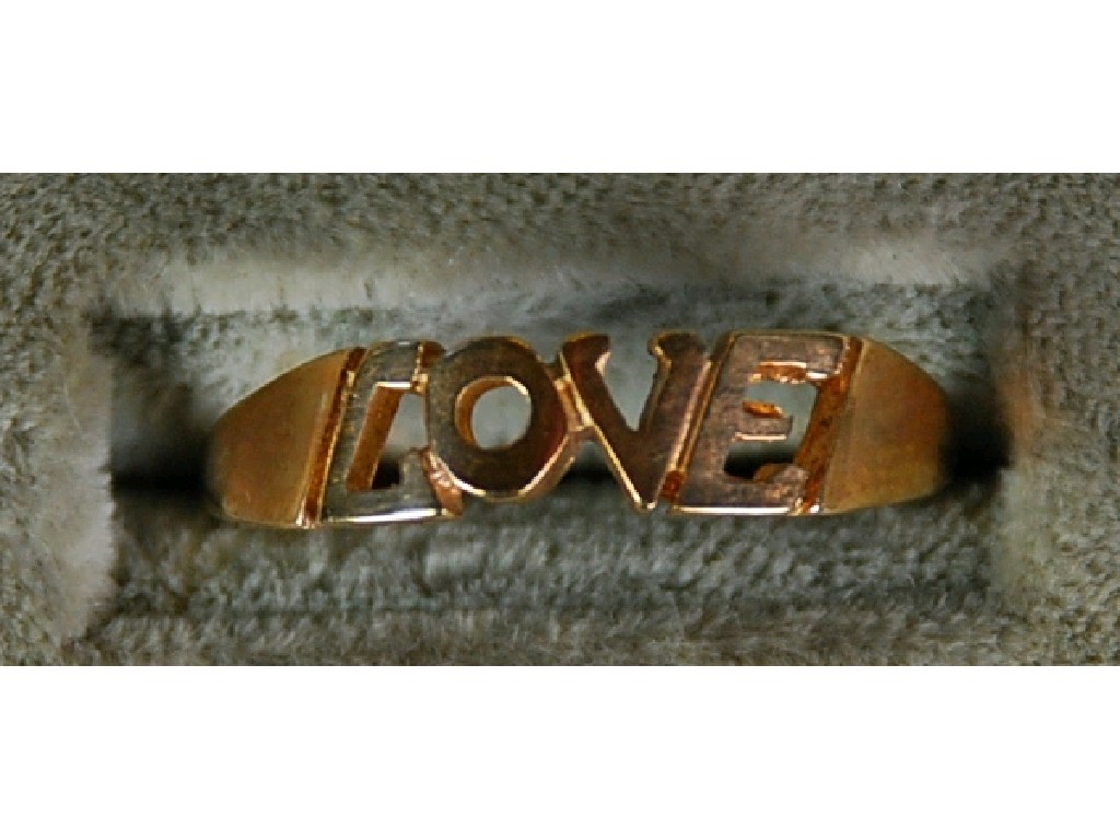 Appraisal: ct GOLD RING the pierced top with the word 'Love'