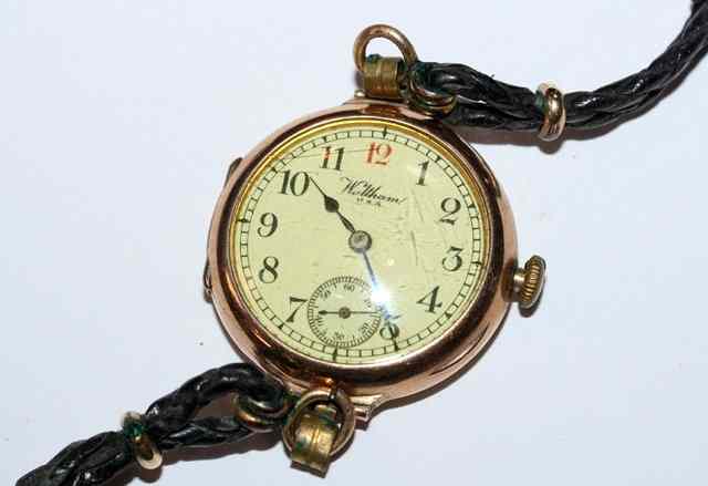 Appraisal: A LADIES CT GOLD WRIST WATCH by Waltham U S