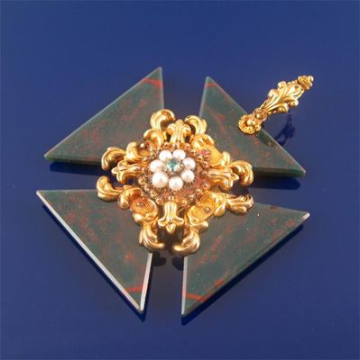 Appraisal: An early th century bloodstone Maltese cross pendant centred with