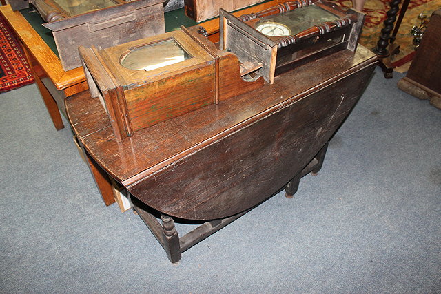 Appraisal: AN ANTIQUE OAK OVAL GATELEG TABLE with end drawer and