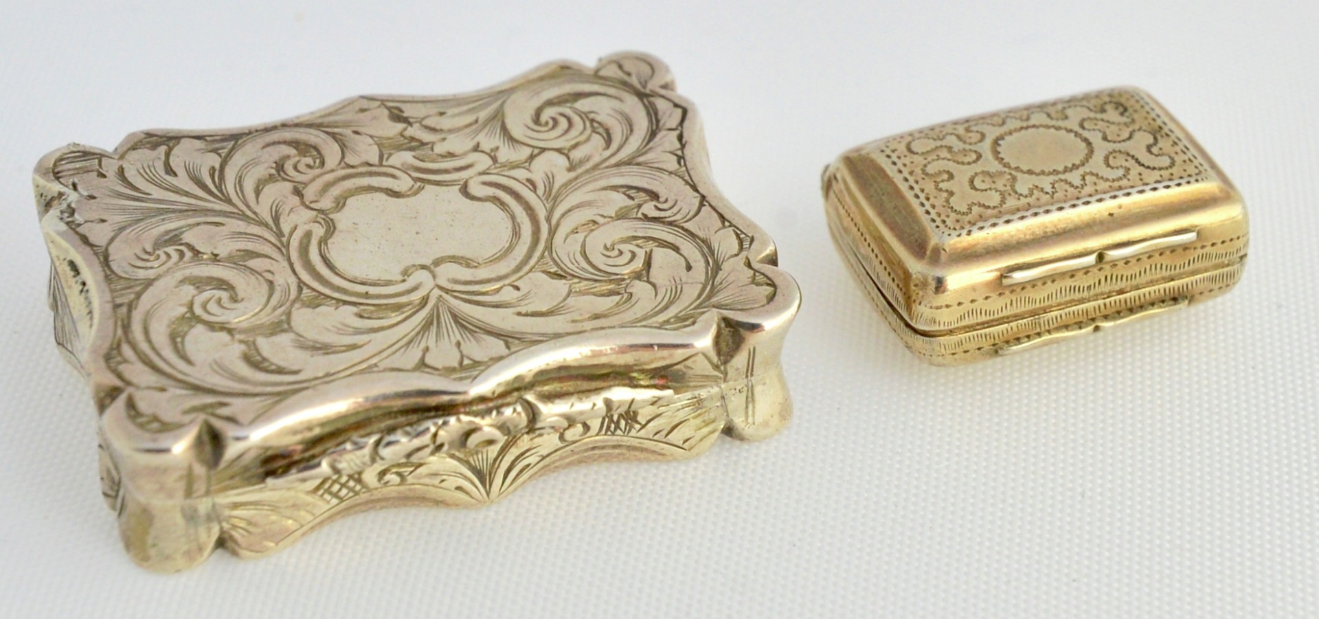 Appraisal: A Victorian silver rectangular vinaigrette with a floral and scroll