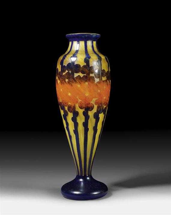 Appraisal: LE VERRE FRANCAIS VASE vers De forme balustre en verre