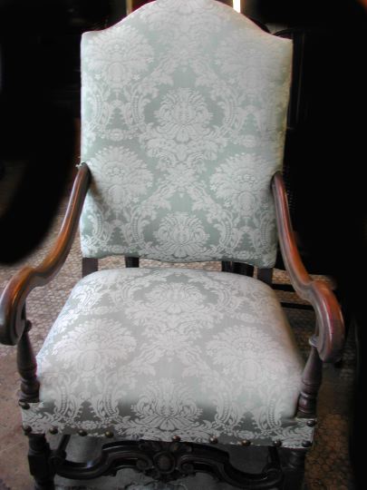 Appraisal: William and Mary-Style Mahogany Armchair ca the padded tombstone-shaped back