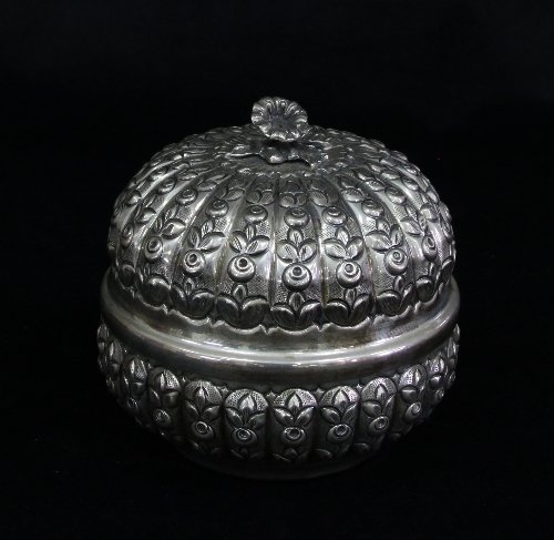 Appraisal: An standard silver box of melon form marked E beneath