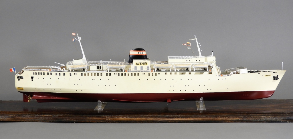 Appraisal: AVENIR FRANCE PLASTIC MODEL ADVERTISEMENT SHIP KIT United States th