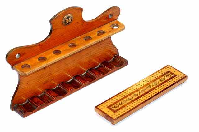 Appraisal: A TUNBRIDGEWARE CRIBBAGE BOARD with geometric designs long and a