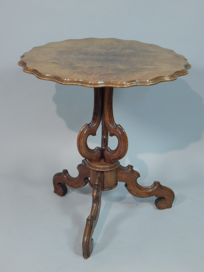 Appraisal: A thC walnut tilt top occasional table the quarter veneered