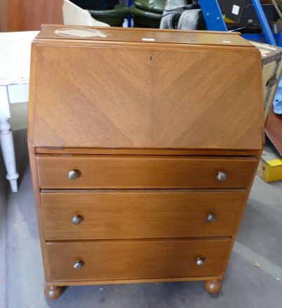 Appraisal: drawer bureau